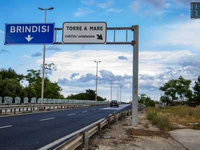 Per raggiungere il luogo percorriamo la 16 in direzione sud e imbocchiamo l�uscita...
